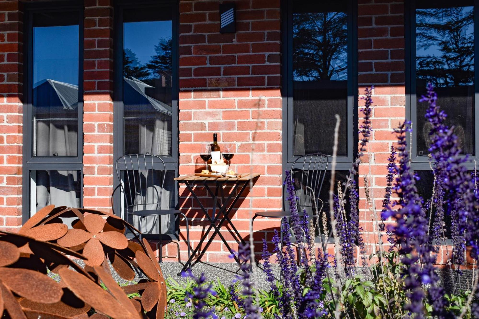 Daylesford Art Motel Bagian luar foto The 2010 winner of the Brick Award