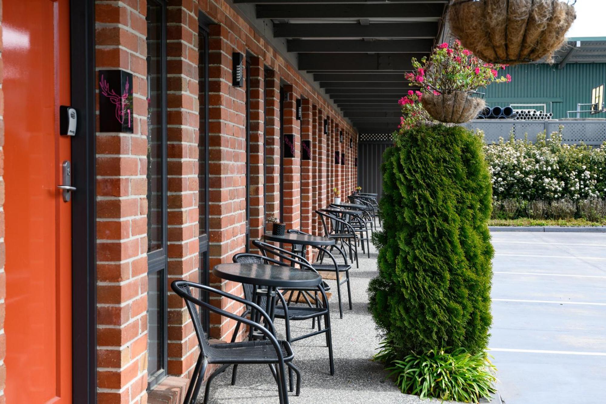 Daylesford Art Motel Bagian luar foto The exterior of the motel